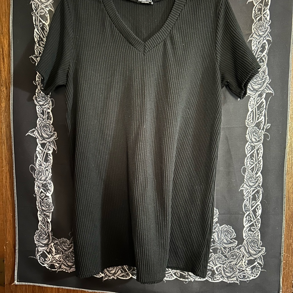 Fitted Black Short Sleeve T-Shirt with Lace Detail
